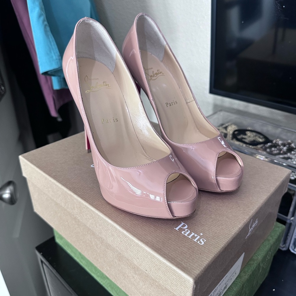 Christian Louboutin Very Prive